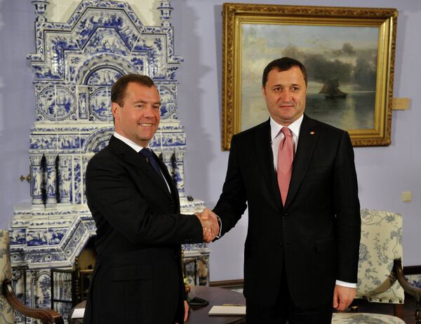Medvedev Invites Moldova to Apply for Customs Union - Sputnik International