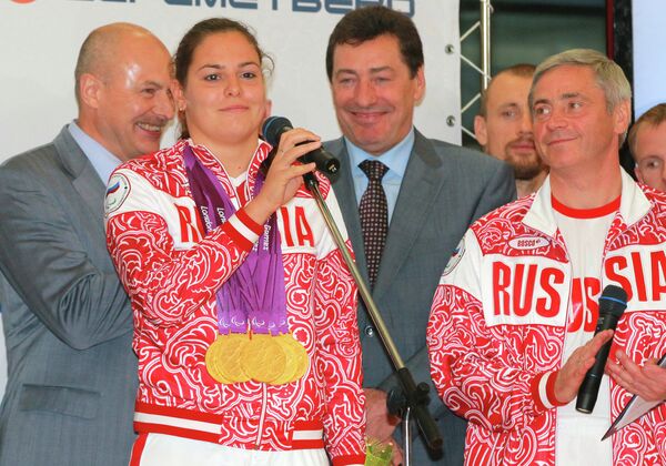 Oksana Savchenko (left) - Sputnik International