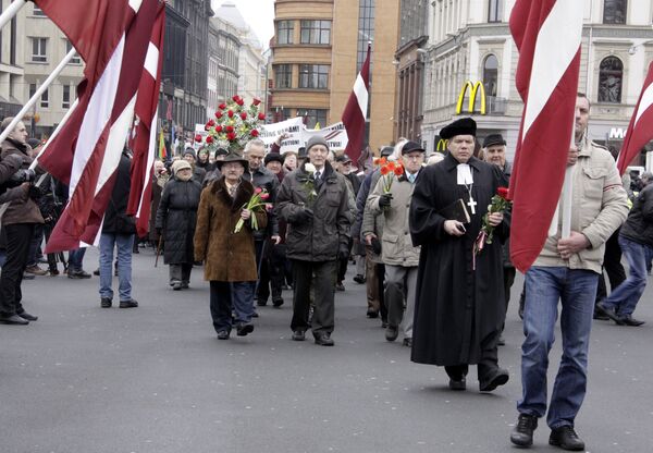 Waffen SS former members and their supporters annually gather for a march in Riga - Sputnik International