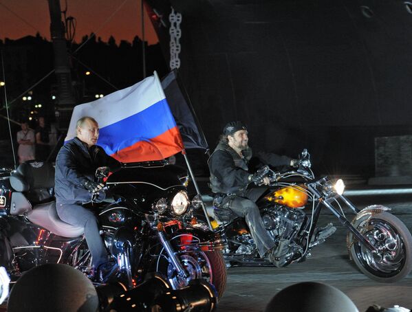 Putin Rides with the Night Wolves - Sputnik International