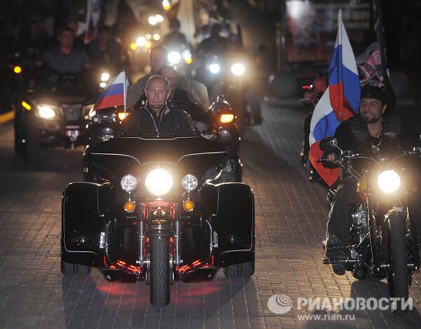 Putin Rides with the Night Wolves - Sputnik International