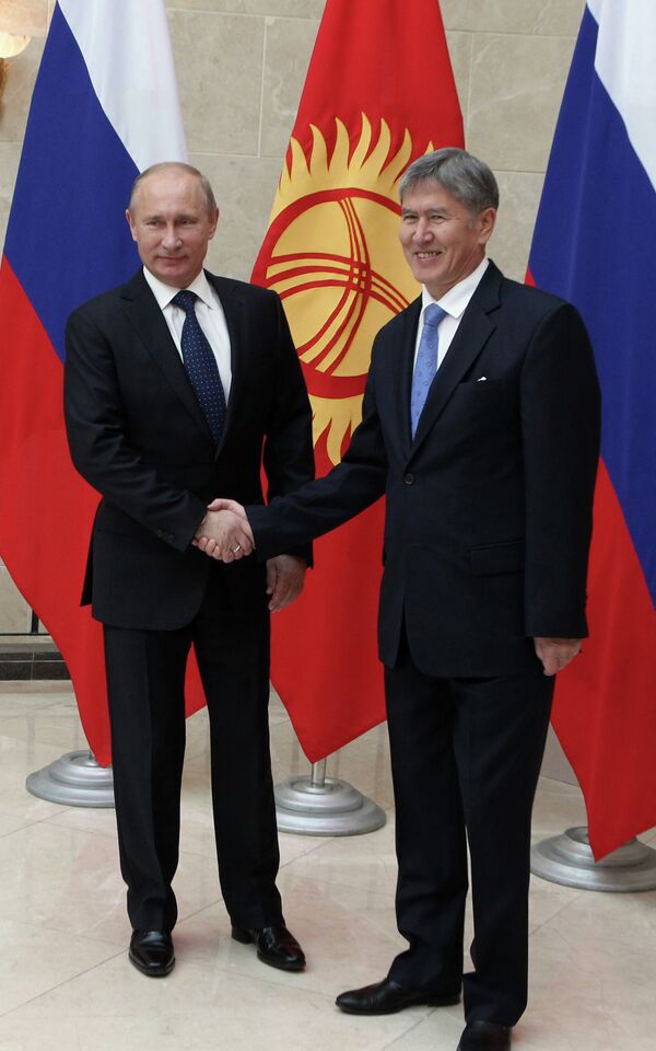 Vladimir Putin and Kurmanbek Bakiev - Sputnik International