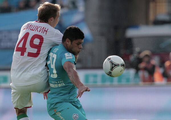 Lokomotiv midfielder Roman Shishkin was shown the red card on 32 minutes after a second booking for a foul on striker Hulk. - Sputnik International