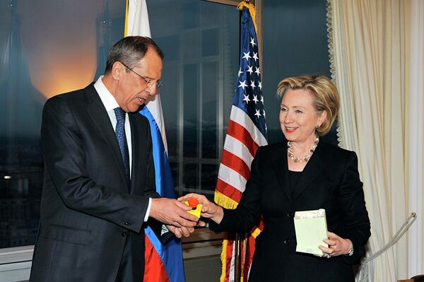 U.S. Secretary of State Hillary Clinton gives Russian Foreign Minister Sergei Lavrov the block with a red button marked reset in English and overload in Russian during a meeting in Geneva on March 6, 2009 U.S. Secretary of State Hillary Clinton gives Russian Foreign Minister Sergei Lavrov the block with a red button marked reset in English and overload in Russian during a meeting in Geneva on March 6, 2009 - Sputnik International