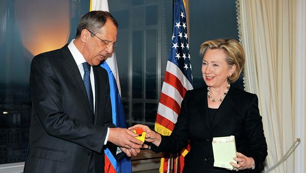 U.S. Secretary of State Hillary Clinton gives Russian Foreign Minister Sergei Lavrov the block with a red button marked reset in English and overload in Russian during a meeting in Geneva on March 6, 2009 - Sputnik International