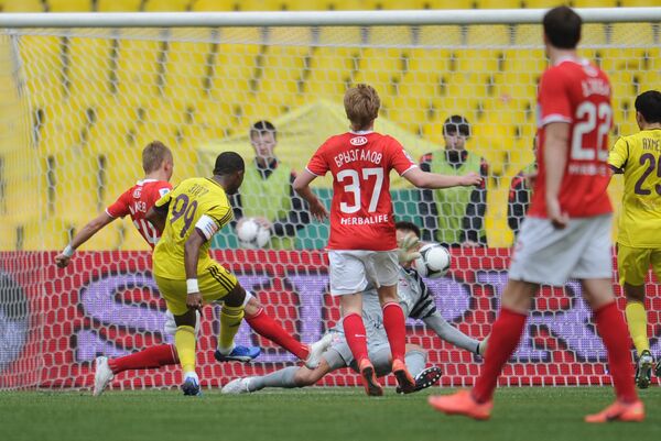 Insaurralde Own Goal Gifts Anzhi Win Over 10-Man Spartak         - Sputnik International