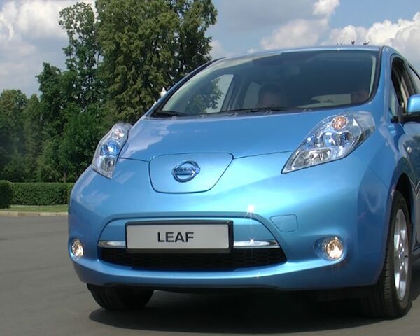 Тест-драйв электромобиля Nissan Leaf устроили в Лужниках - Sputnik International