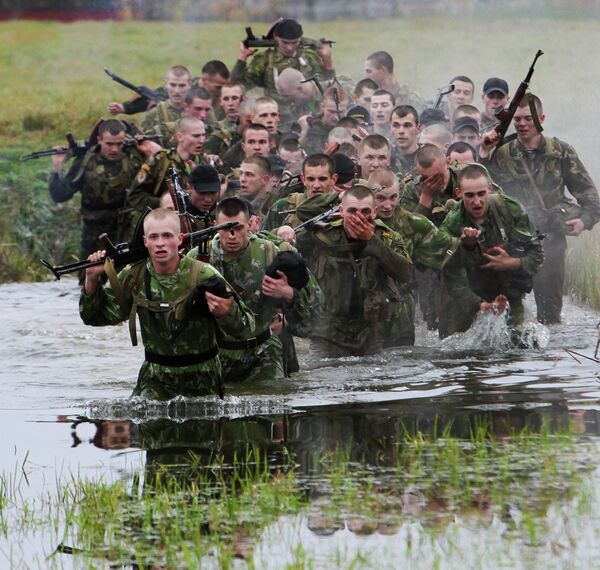 Belarusian Soldiers Take Crimson Beret Qualification Exam - Sputnik International