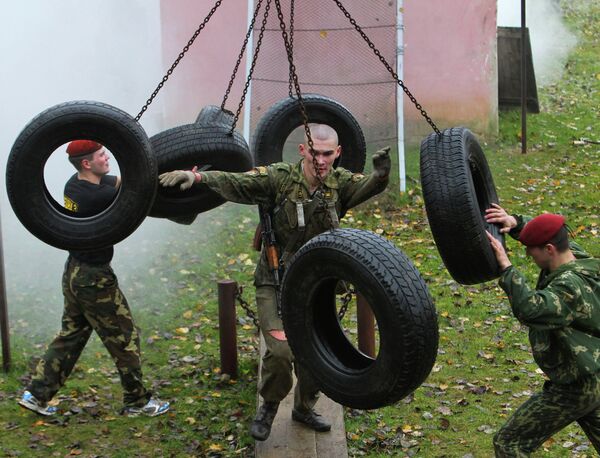 Belarusian Soldiers Take Crimson Beret Qualification Exam - Sputnik International