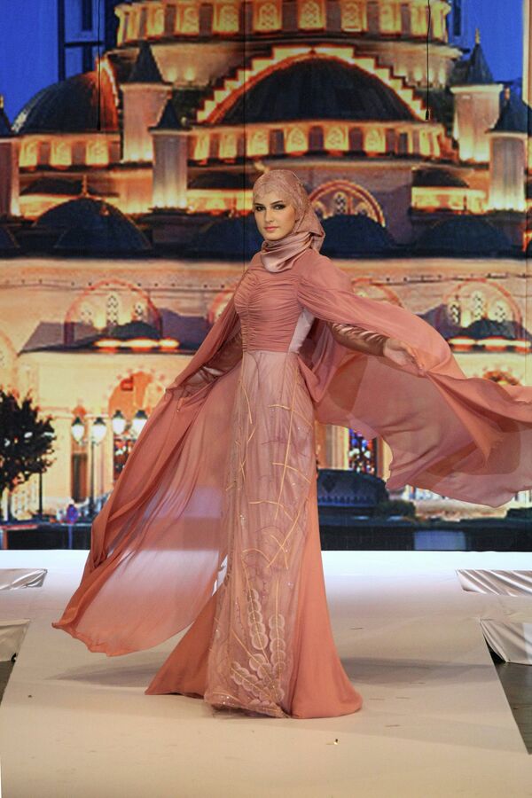Grozny Fashion: Traditional Style and Vivid Garments - Sputnik International