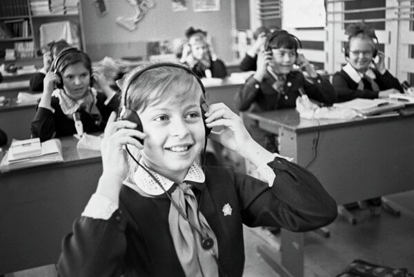 The 50-Year-Long Evolution of Russian Schools  - Sputnik International