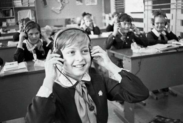 The 50-Year-Long Evolution of Russian Schools  - Sputnik International