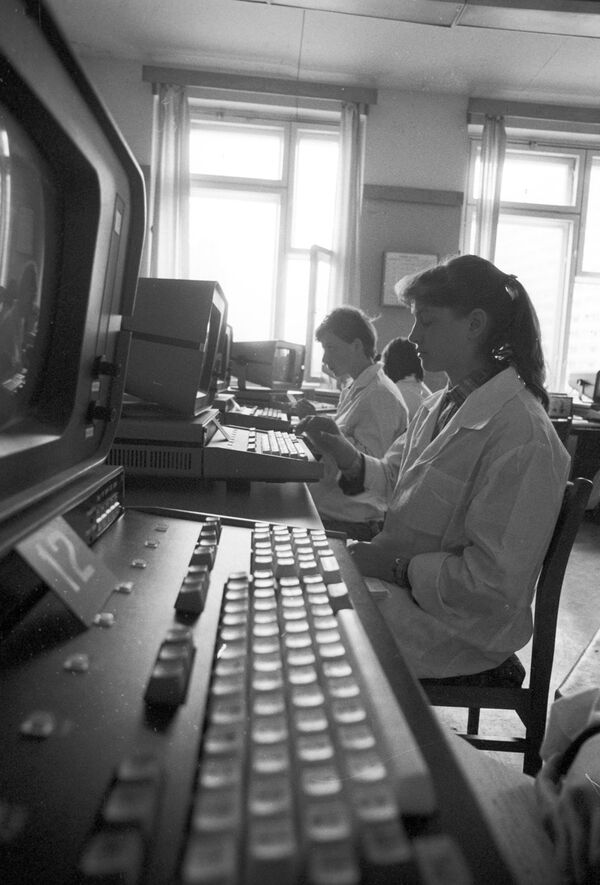 The 50-Year-Long Evolution of Russian Schools  - Sputnik International