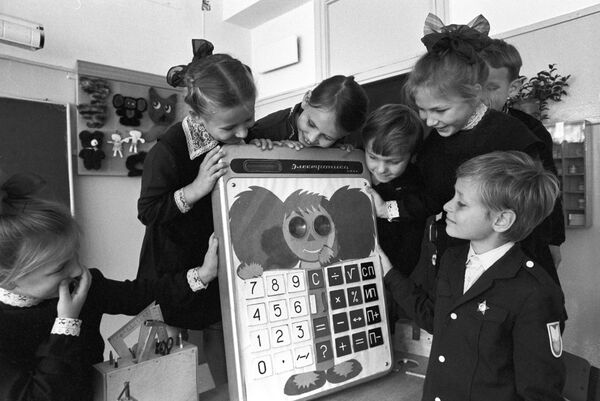 The 50-Year-Long Evolution of Russian Schools  - Sputnik International