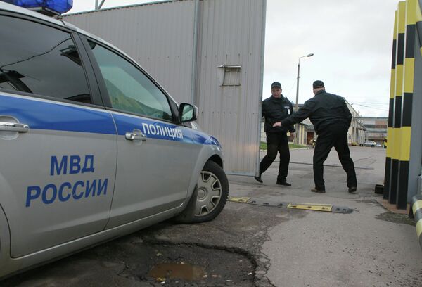 Suspected Thief in Siberia Shoots at Cop, Hits Self - Sputnik International