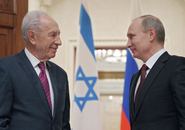 Shimon Peres and Vladimir Putin - Sputnik International