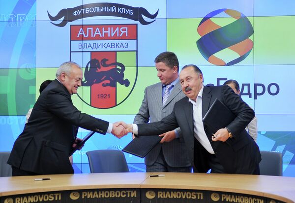 Signing of agreement between Ryshydro and FC Alania, July 18, 2012 - Sputnik International