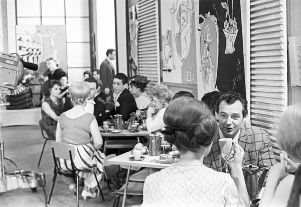 The 1960s: Cafe Molodyozhnoye, Fashion in Riga and the Soviet car industry - Sputnik International