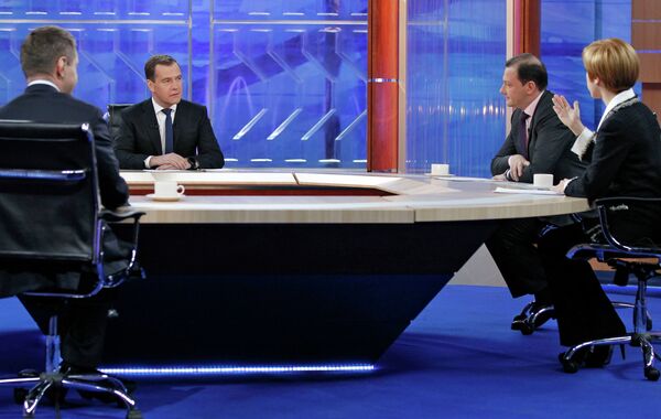 Russian Prime Minister Dmitry Medvedev answers journalists’ questions in a live broadcast with five local television channels on December 7, 2012 - Sputnik International