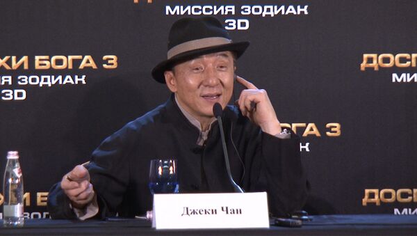 Jackie Chan sings love songs at the Moscow premiere of his latest film - Sputnik International