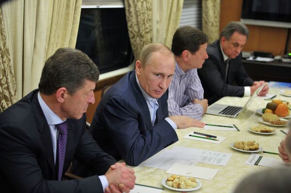 Russian President Vladimir Putin is holding a meeting to prepare for the Sochi 2014 Olympic Games during his train trip to the mountain ski resort of Krasnaya Polyana - Sputnik International