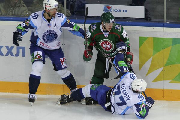 KHL: Karalahti Gets 6-Match Ban for Elbow         - Sputnik International