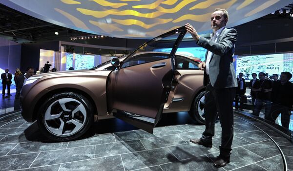 British automotive designer Steve Mattin with his creation, the XRay. British automotive designer Steve Mattin with his creation, the XRay. - Sputnik International