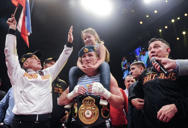 Lebedev Defends Title with Silgado KO         - Sputnik International