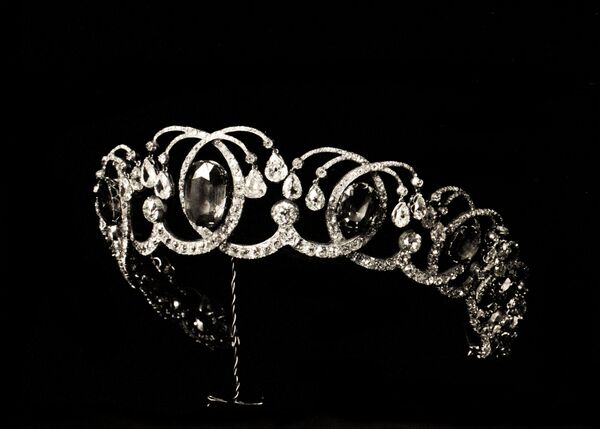 A photograph of this tiara was found in the lost album. - Sputnik International