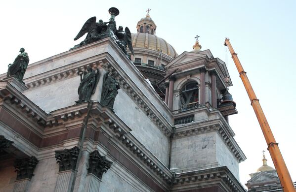 St. Petersburg Cathedral Gets Largest Bell Back - Sputnik International