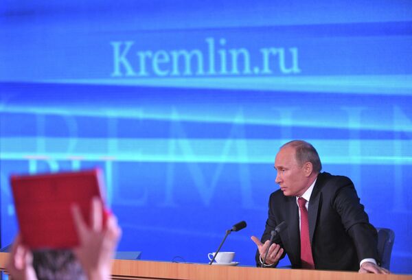Putin Opposes Headscarves in Russian Schools - Sputnik International