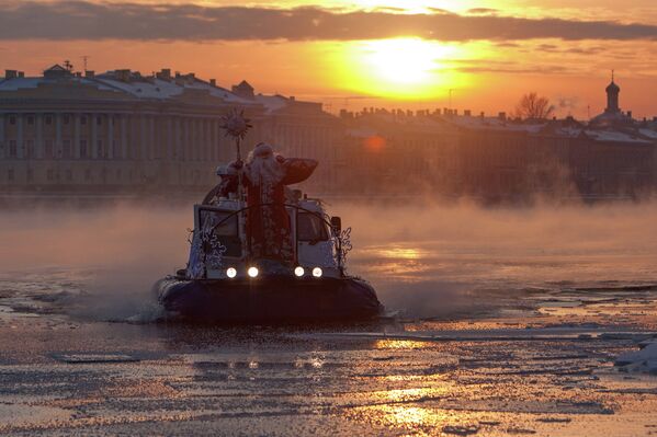 Father Frost Visits St. Petersburg - Sputnik International