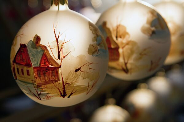 How Christmas Ornaments Are Made - Sputnik International