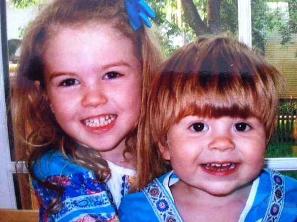 Russian adoptee Yana Herzog, right, and her older sister, Caroline, wear traditional Russian outfits. - Sputnik International