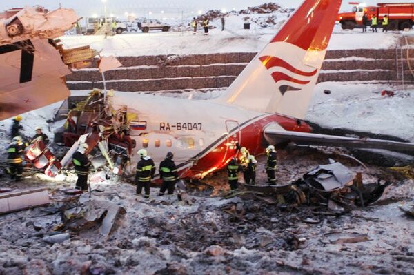 Jet Crash on Moscow Road Due to Defective Equipment, Crew Error - Sputnik International