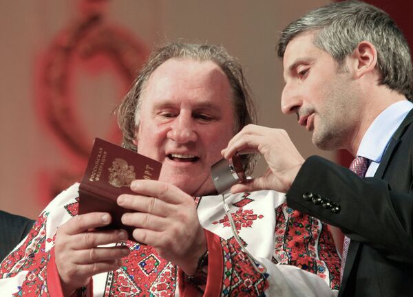 French Actor Depardieu Wants Seven Passports - Sputnik International