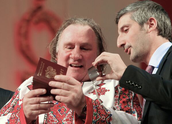 French Icon Gerard Depardieu Receives Russian Passport, Visits Mordovia - Sputnik International