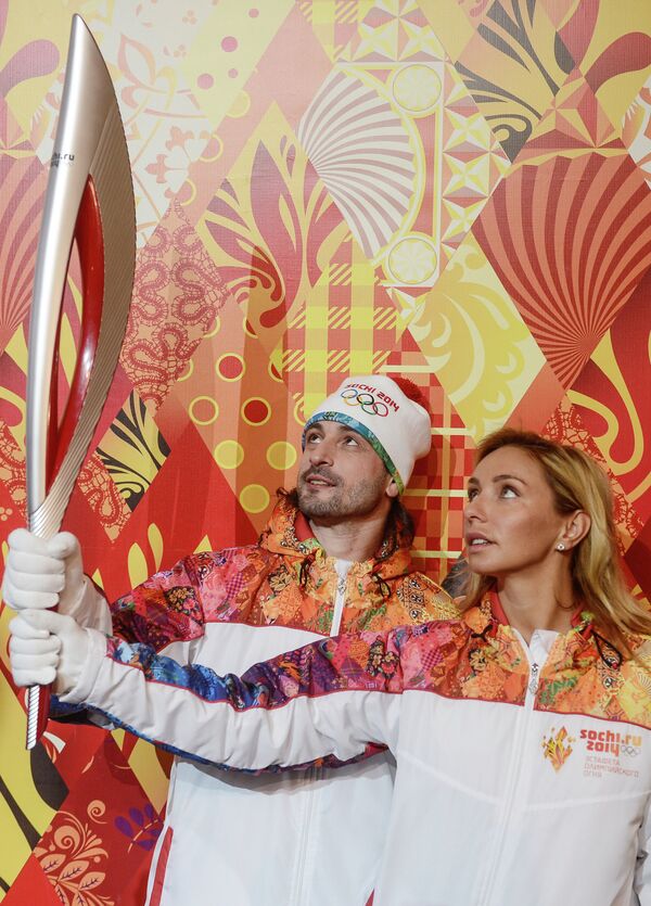 Torch and Uniforms for Olympic Relay Showcased - Sputnik International