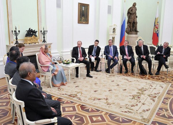 Russia, Bangladesh Ink Arms, Energy Deals - Sputnik International