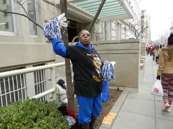 Charlene Shariff, a history teacher and pom-pom vendor from New Jersey, said the pom-pom business on Inauguration Day was good. One dollar, and it's made in America! she said. - Sputnik International