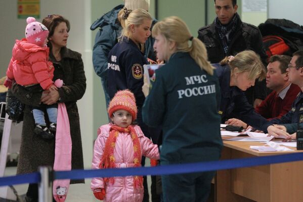 Russia Evacuates its Nationals from Syria - Sputnik International