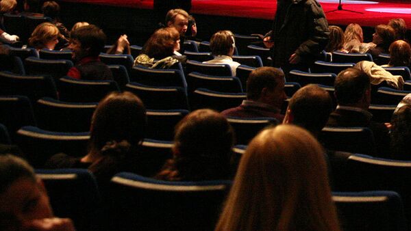 ‘Tweet Seats’: US Theaters Cave to Technology - Sputnik International