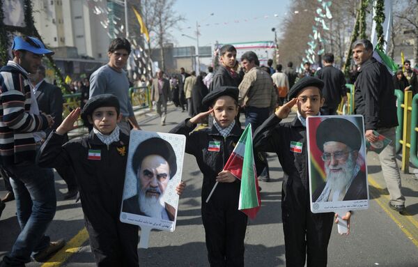Young patriots celebrating the 34th anniversary of the Islamic Revolution in Tehran - Sputnik International