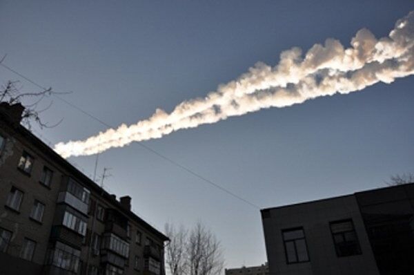 What emergency officials believe to be meteor fragments streaking the sky over Russia’s Chelyabinsk Region - Sputnik International
