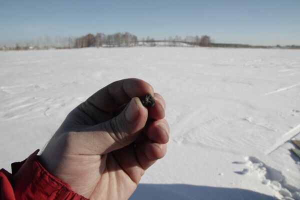 Meteorite fagments found in icy Urals lake - Sputnik International