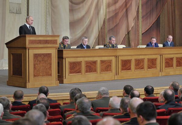 Putin Orders Defense Ministry to Get House in Order - Sputnik International