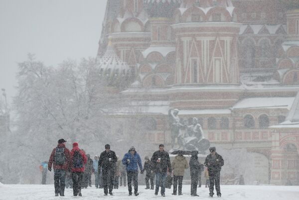 Moscow Hit by Snowstorm on the First Spring Day - Sputnik International