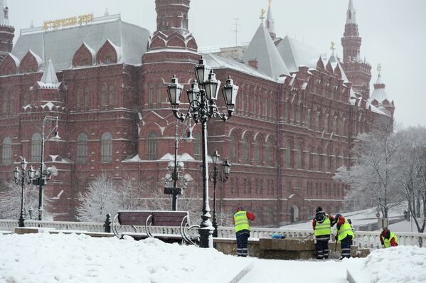 Moscow Hit by Snowstorm on the First Spring Day - Sputnik International