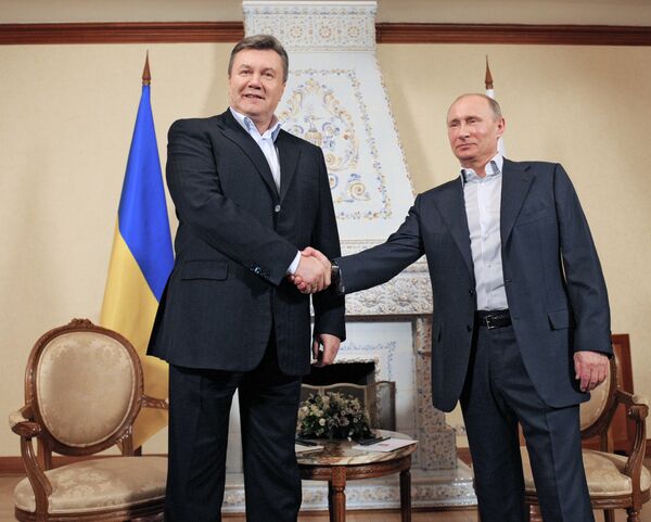 Viktor Yanukovych and Vladimir Putin - Sputnik International