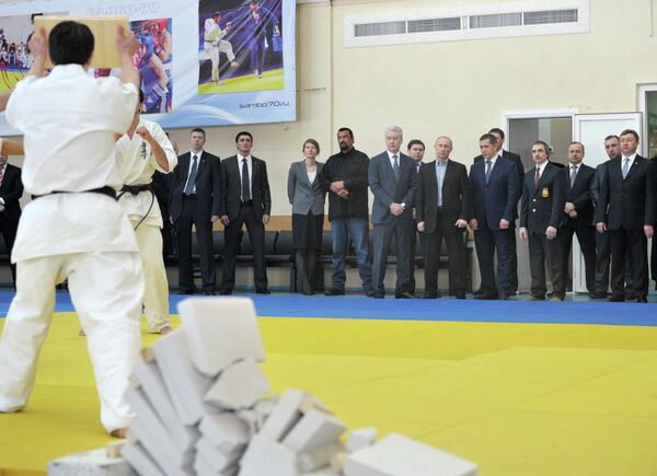 Putin, Steven Seagal Open Martial Arts Center - Sputnik International